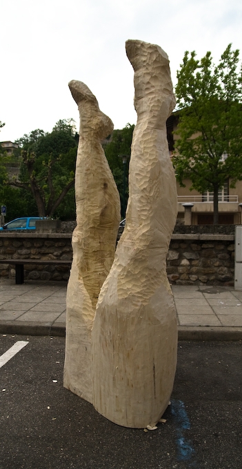 Retrouver ses jambes, Poplar Wood, 2010, Biennale de Condrieu Retrouver ses jambes, Poplar Wood, 2010, Biennale de Condrieu