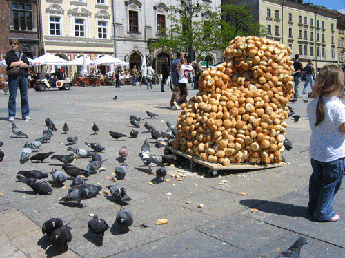 Wielkie Zarcie, 2005, Krakow Rynek, dimensions variable, Bread Rolls, String