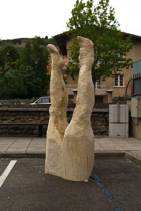 Retrouver ses Jambes, Poplar Wood, 2010, Biennale de Condrieu