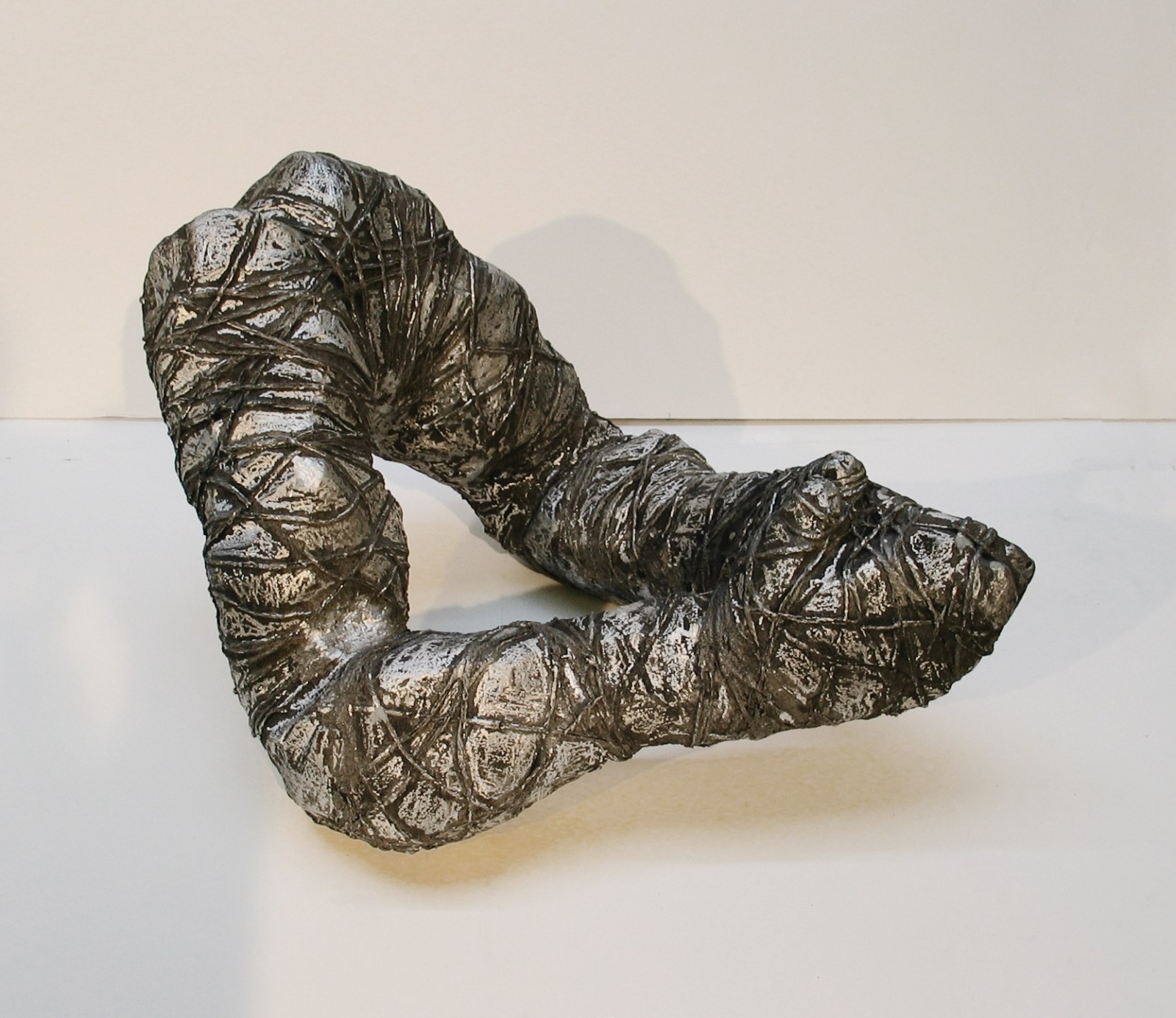 Tied Up, 2004, 31 cm x 38 cm x 46 cm, Aluminum