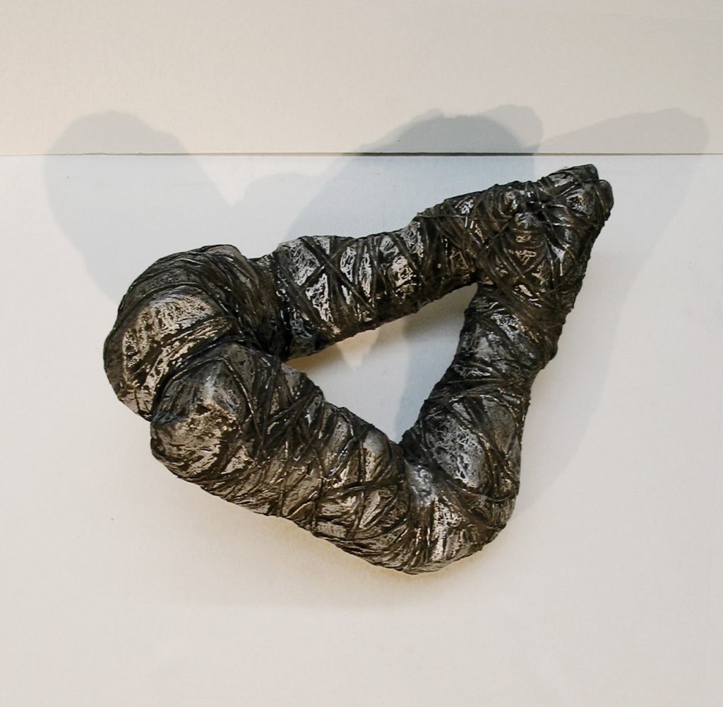 Tied Up, 2004, 31 cm x 38 cm x 46 cm, Aluminum