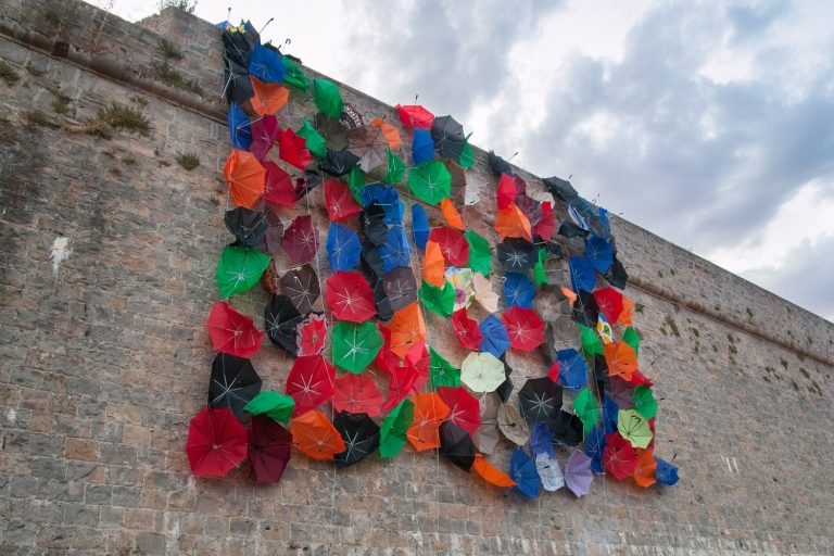 Marcha de los Paraguas Colectivos, La Muralla Nómada, participatory performance, Pamplona, Spain, 2011