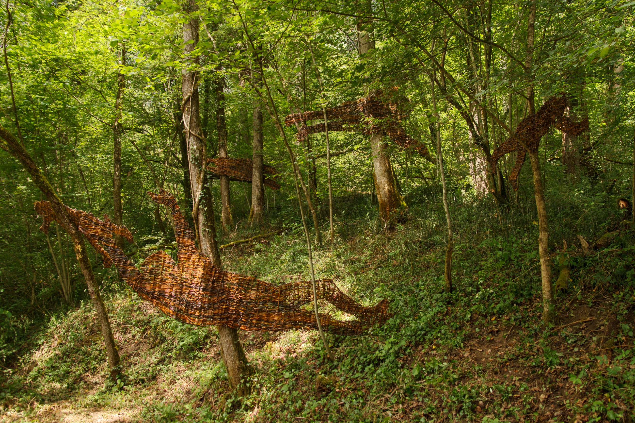 Présences, 180 x 94 cm, 280 x 65 cm, 380 x 122 cm, 340 x 222 cm, 180 x 73 cm, welded steel and willow wicker, participatory public art installation at the Pôle Land Art Départemental / PLAD / Ferme de Chosal, 2021.